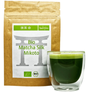 Bio Matcha Silk Mikoto Packung und Getränk