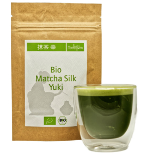 Bio Matcha Silk Yuki Packung und Getränk