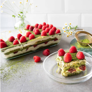 Matcha Tiramisu mit Himbeeren