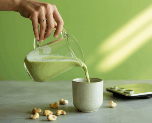 Matcha-Cashew-Milch Eine vegane Alternative voller Genuss